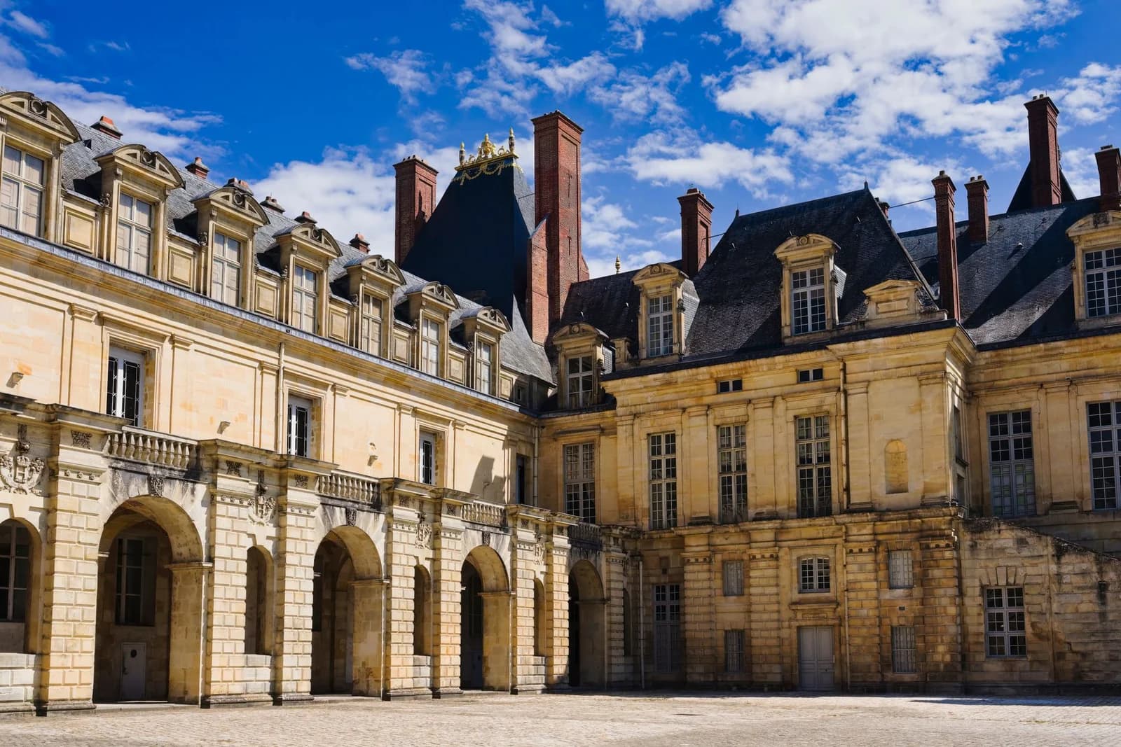 Façade du Palais Ducal de Nevers lors des Journées du patrimoine