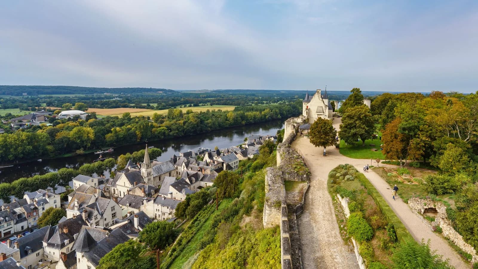 Vue sur La Charité-sur-Loire depuis les bords de Loire