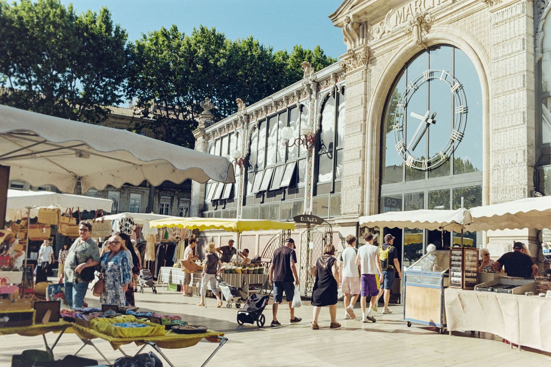Marché de Nevers avec producteurs locaux nivernais
